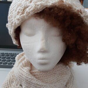 BEENIE & NECK SCARF SET